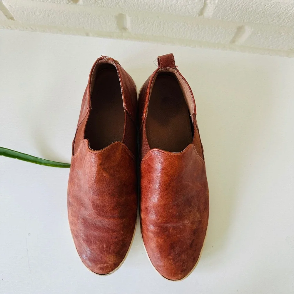 Frye Melanie Slip On Sneakers Cognac Brown Distressed Leather Loafers Shoes